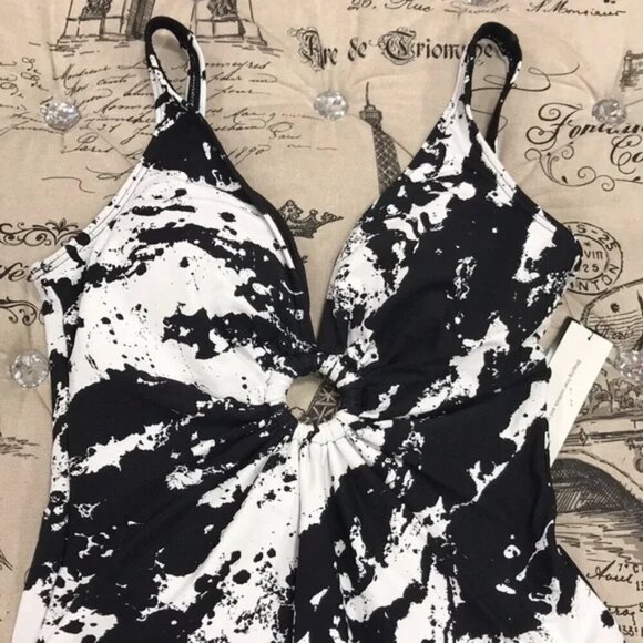 Carmen Marc Valvo Splash Printed O-Ring Swimsuit - Picture 4 of 10